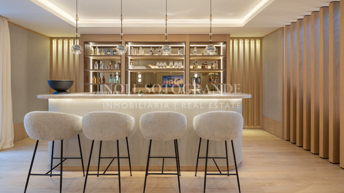 Villa for sale in Monte Halcones, Benahavis