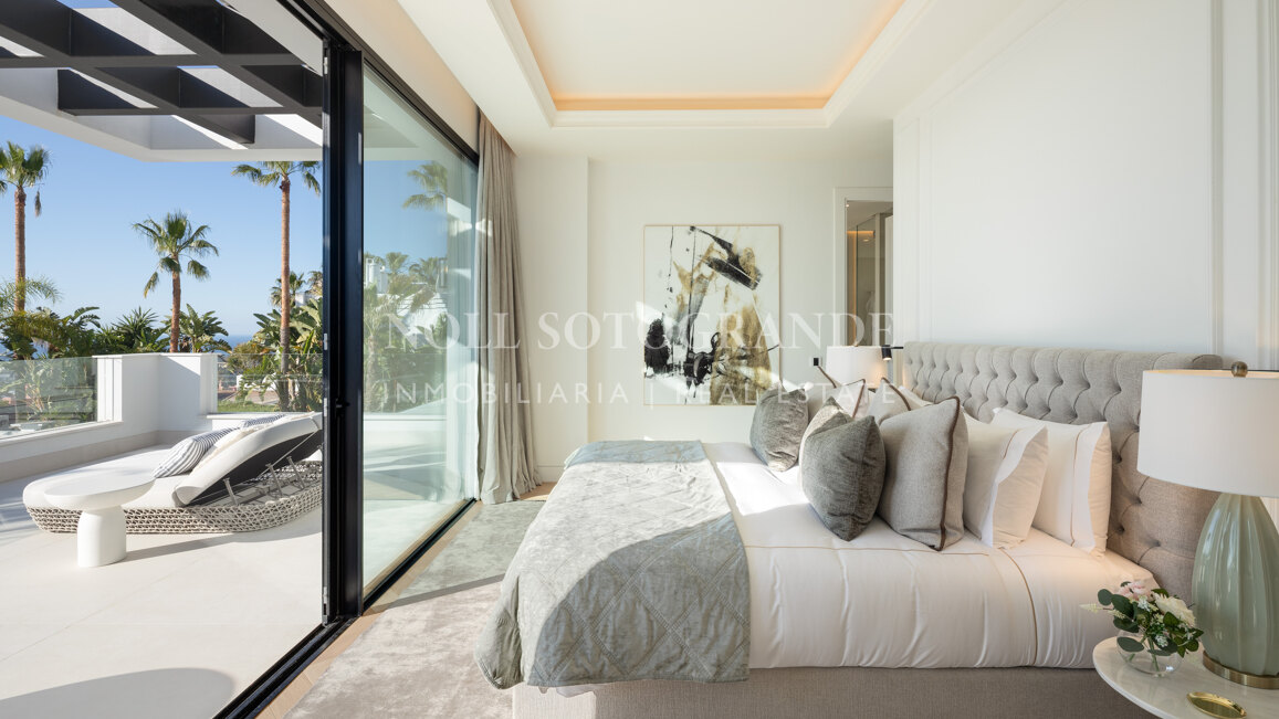 Villa for sale in Monte Halcones, Benahavis