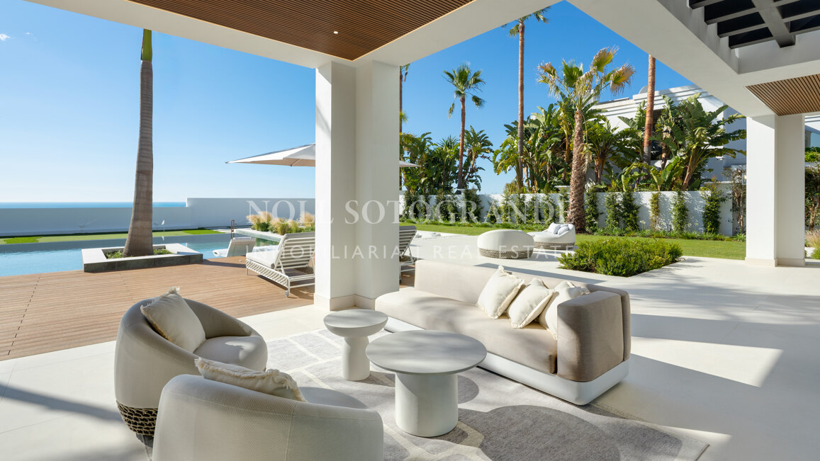 Villa for sale in Monte Halcones, Benahavis