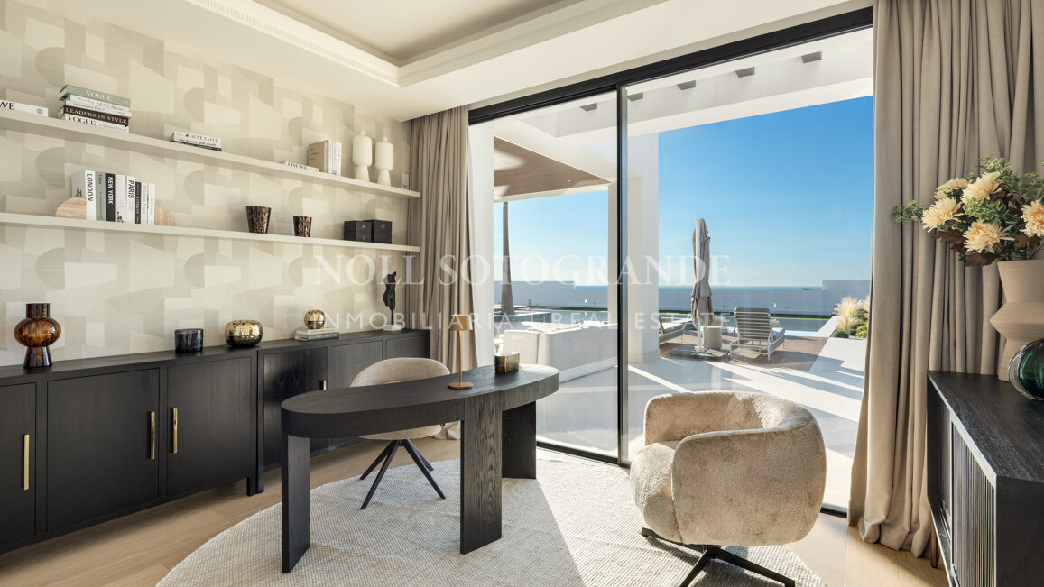 Villa for sale in Monte Halcones, Benahavis