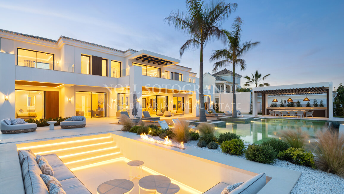 Villa for sale in Monte Halcones, Benahavis