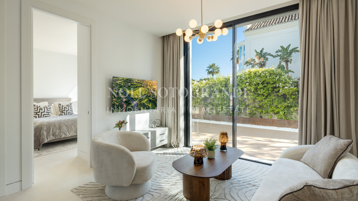 Villa for sale in Monte Halcones, Benahavis