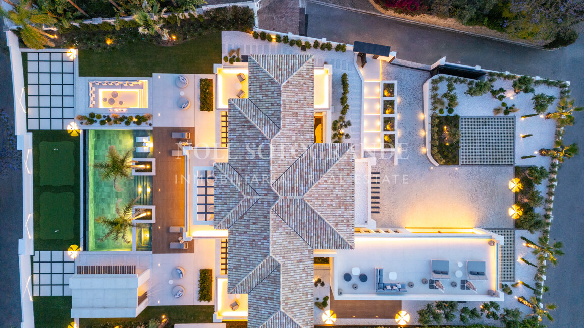 Villa for sale in Monte Halcones, Benahavis