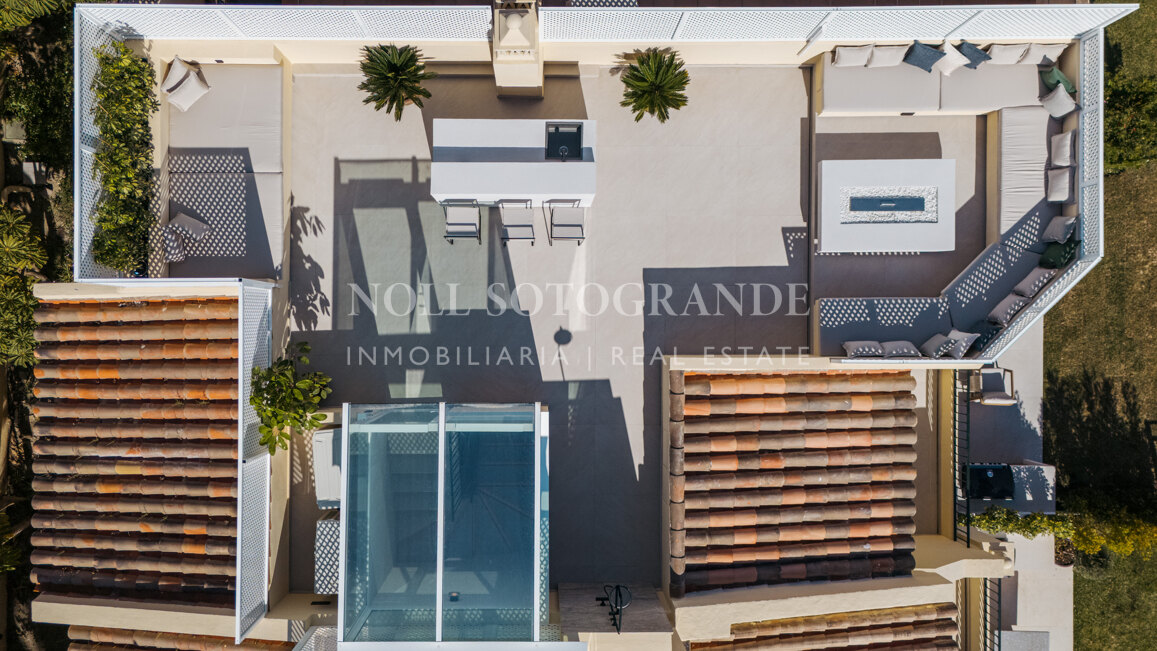 Fully renovated 3-bedroom townhouse with panoramic sea views, in La Quinta, Benahavis