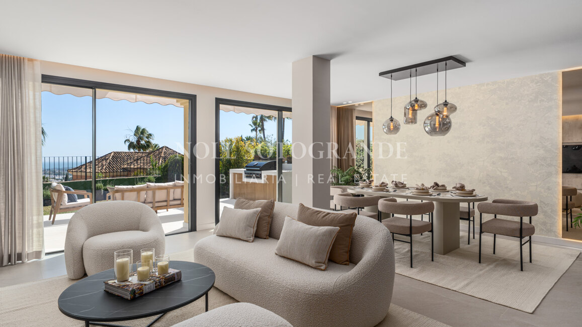 Fully renovated 3-bedroom townhouse with panoramic sea views, in La Quinta, Benahavis