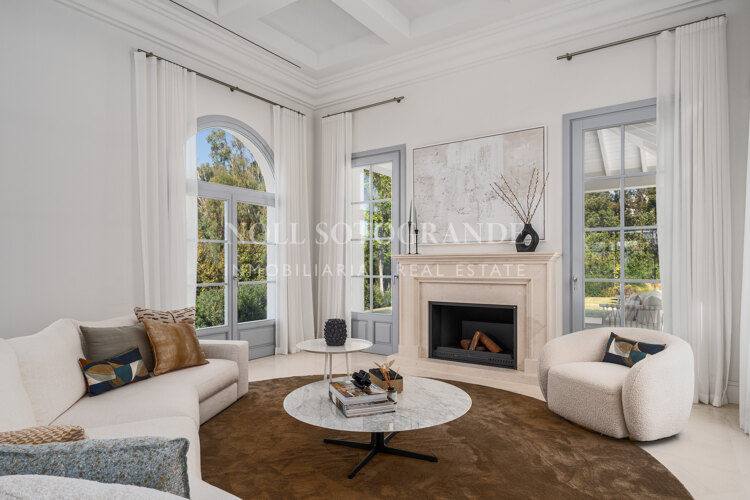 Elegant golf villa in Nueva Andalucía's renowned Golf Valley, Marbella