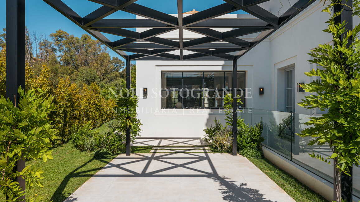 Villa zum Verkauf in La Cerquilla, Nueva Andalucia