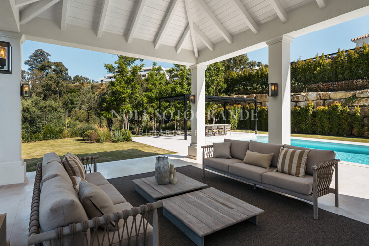 Elegant golf villa in Nueva Andalucía's renowned Golf Valley, Marbella