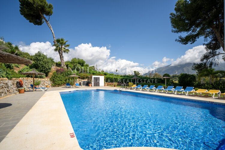 Fully refurbished 3-bedroom townhouse with sea views next to Aloha Golf Course, Nueva Andalucia