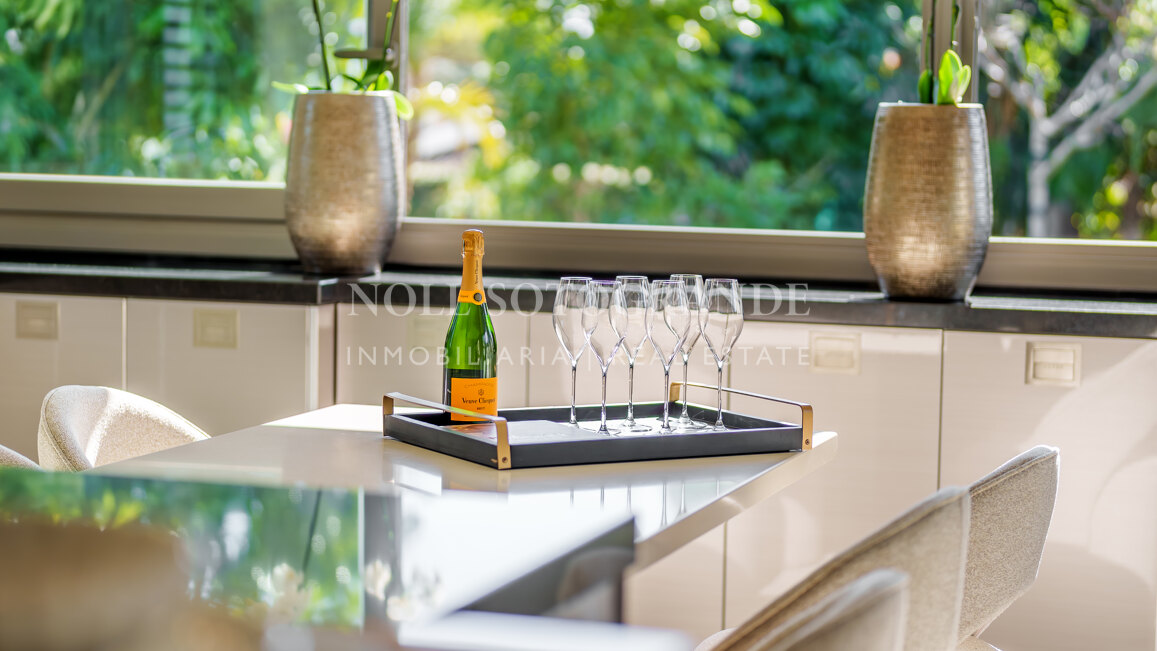 Villa for sale in La Cerquilla, Nueva Andalucia