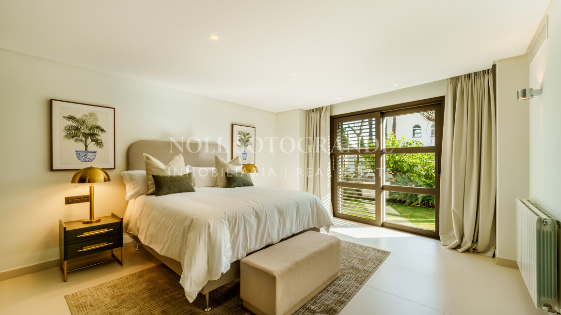 Villa for sale in La Cerquilla, Nueva Andalucia