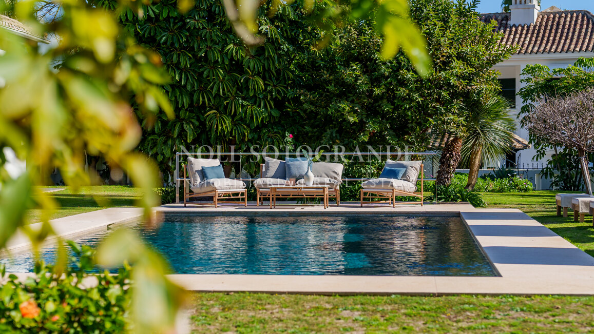 Villa for sale in La Cerquilla, Nueva Andalucia