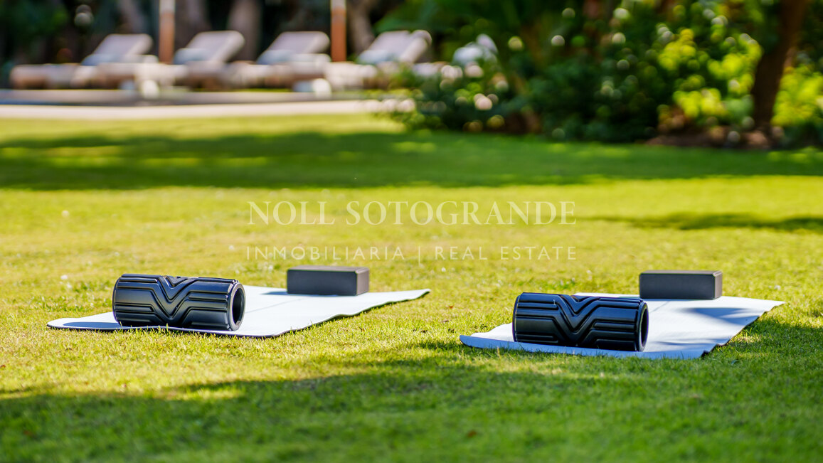 Villa for sale in La Cerquilla, Nueva Andalucia