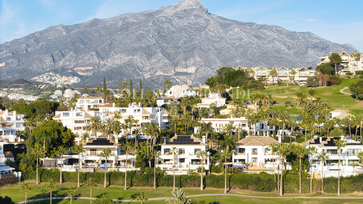 Villa zum Verkauf in Los Naranjos Golf, Nueva Andalucia