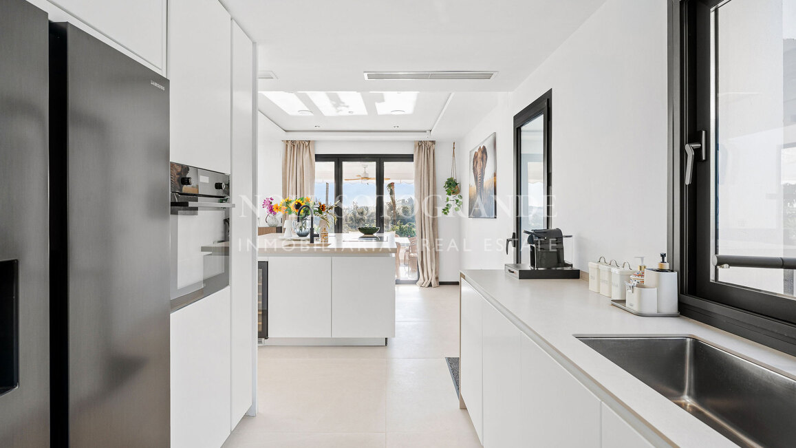 Villa zum Verkauf in Los Naranjos Golf, Nueva Andalucia