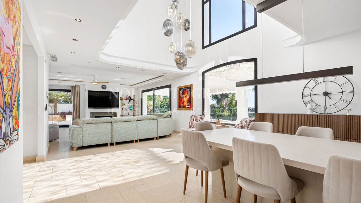 Villa zum Verkauf in Los Naranjos Golf, Nueva Andalucia