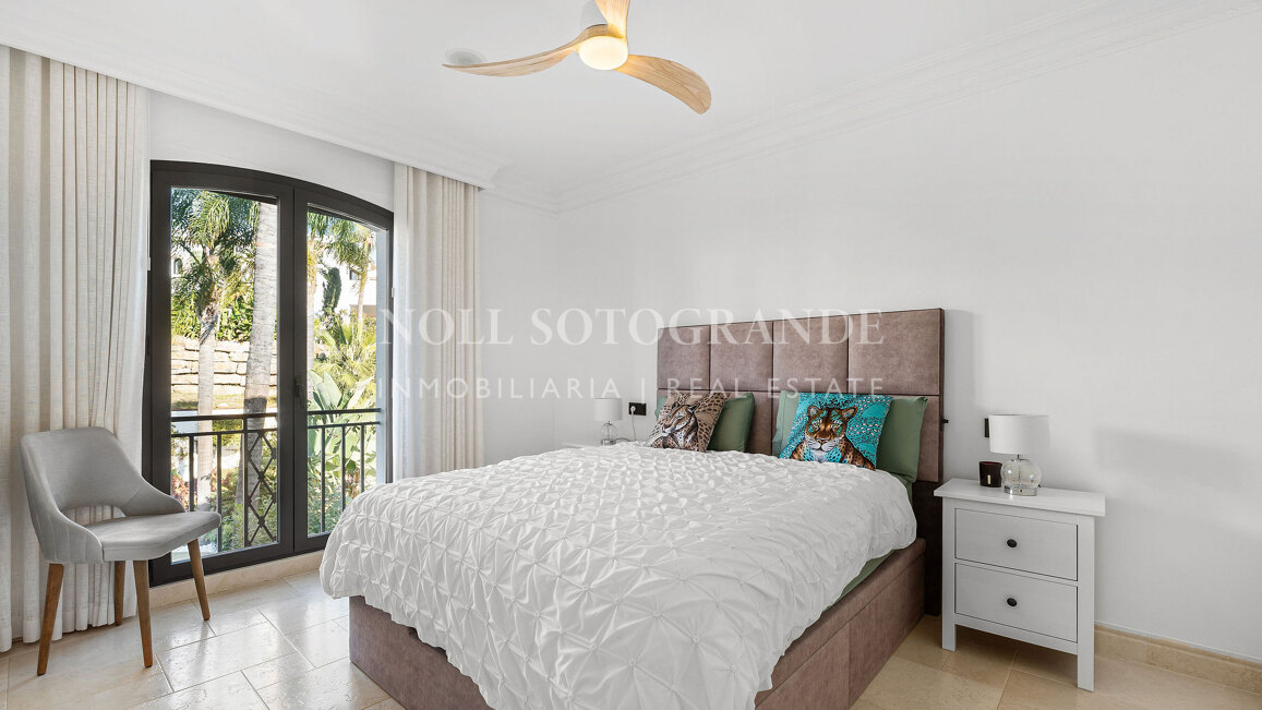 Villa zum Verkauf in Los Naranjos Golf, Nueva Andalucia