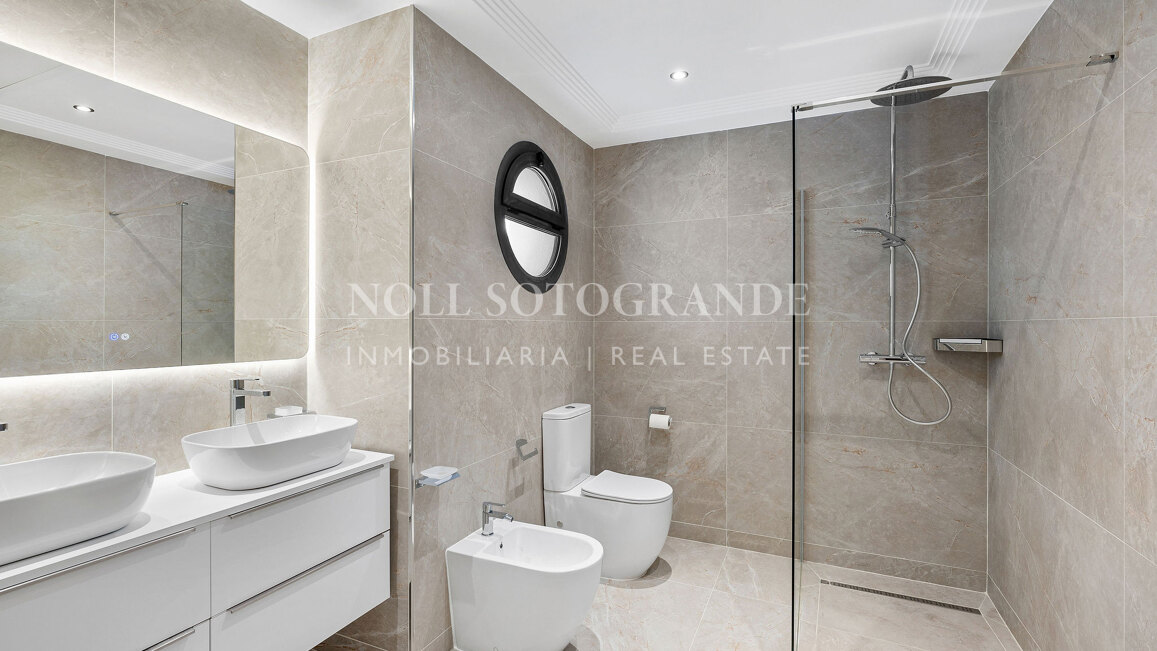 Villa zum Verkauf in Los Naranjos Golf, Nueva Andalucia