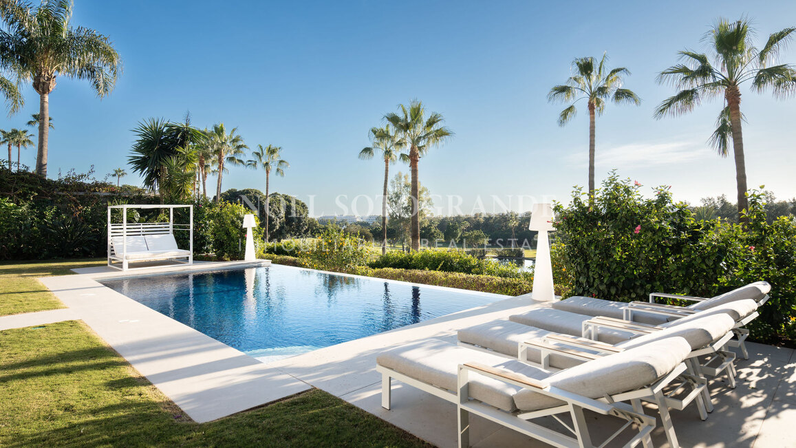 Villa zum Verkauf in Los Naranjos Golf, Nueva Andalucia