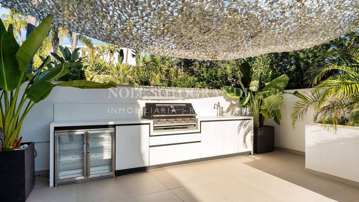 Villa zum Verkauf in Los Naranjos Golf, Nueva Andalucia