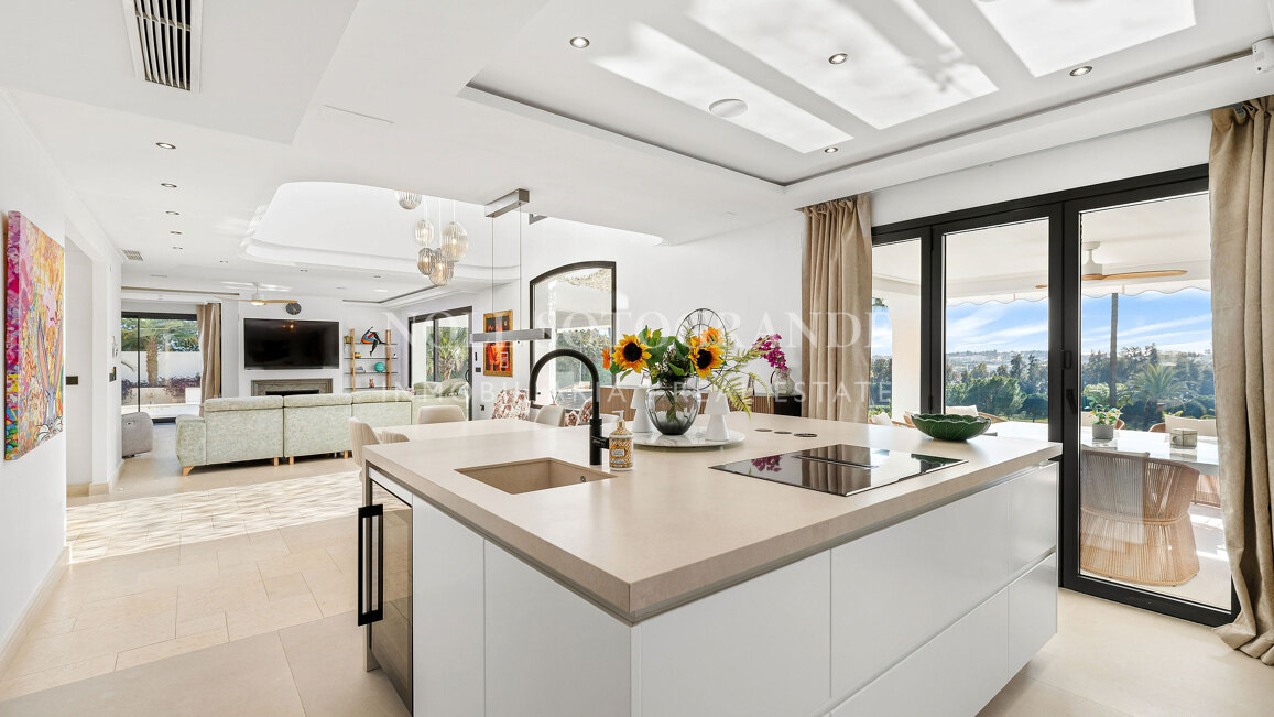 Villa zum Verkauf in Los Naranjos Golf, Nueva Andalucia