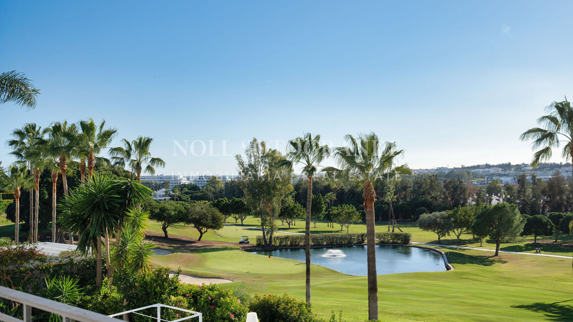 Villa zum Verkauf in Los Naranjos Golf, Nueva Andalucia