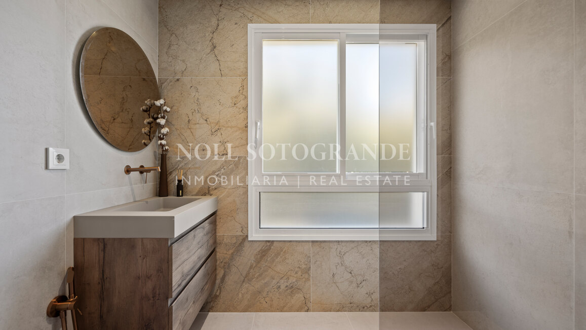 Apartamento en venta en Altos de La Quinta, Benahavis