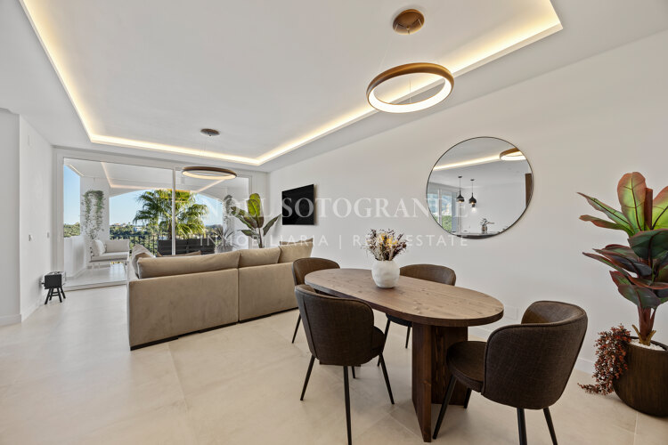 Apartamento en venta en Altos de La Quinta, Benahavis