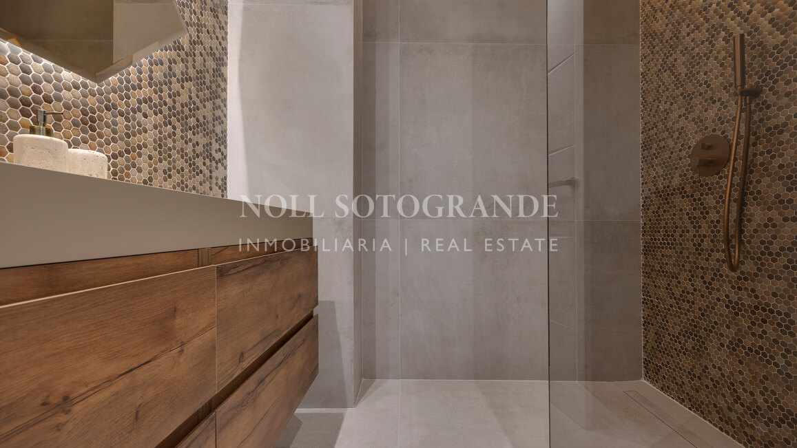 Apartamento en venta en Altos de La Quinta, Benahavis