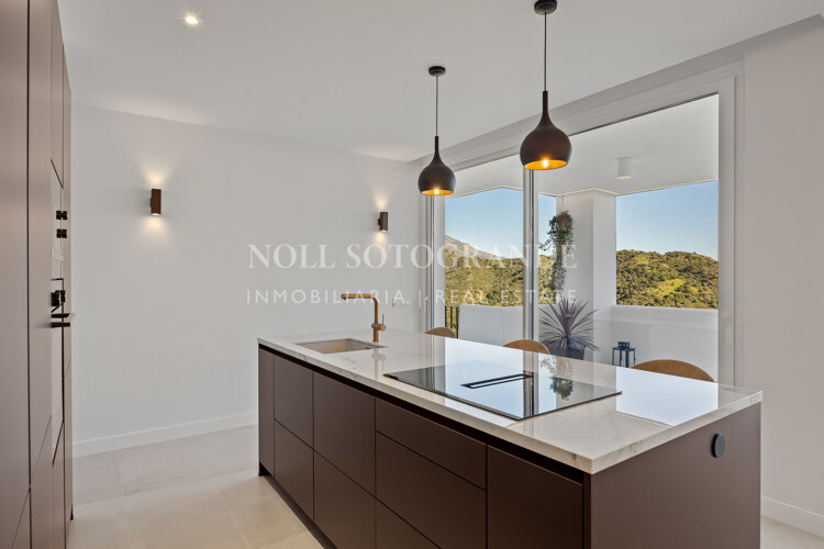 Apartamento en venta en Altos de La Quinta, Benahavis