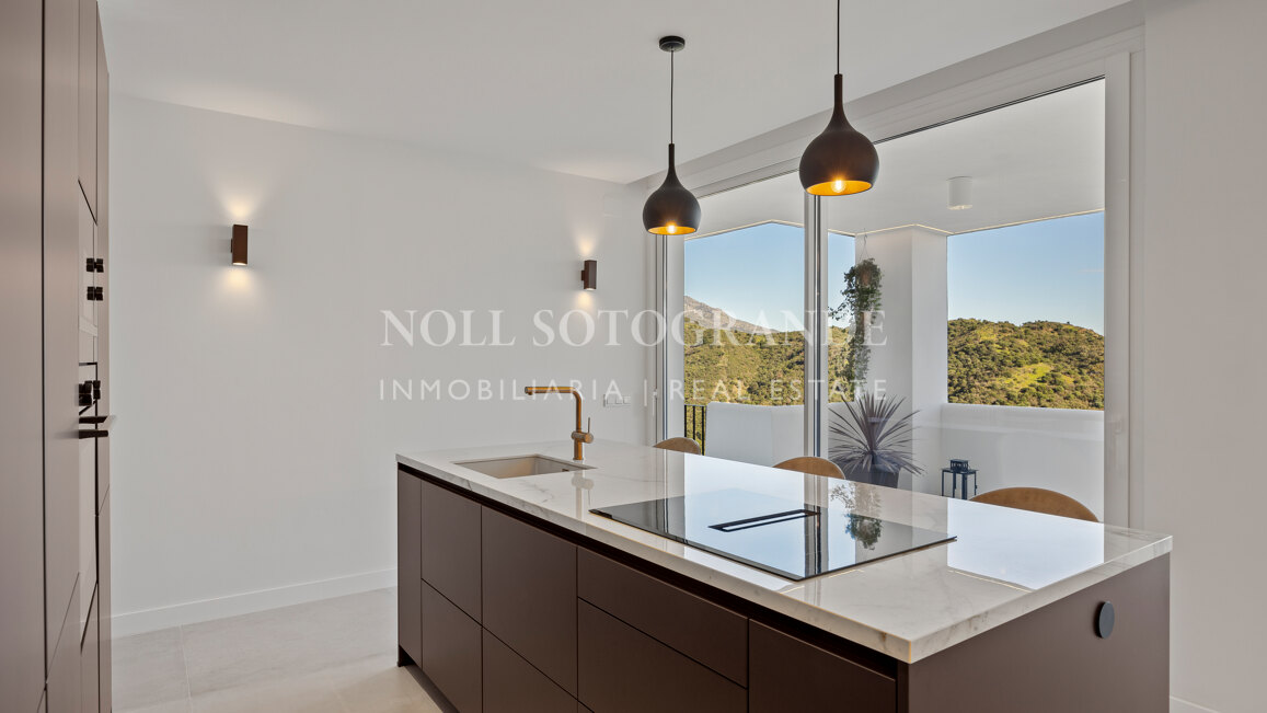 Apartamento en venta en Altos de La Quinta, Benahavis