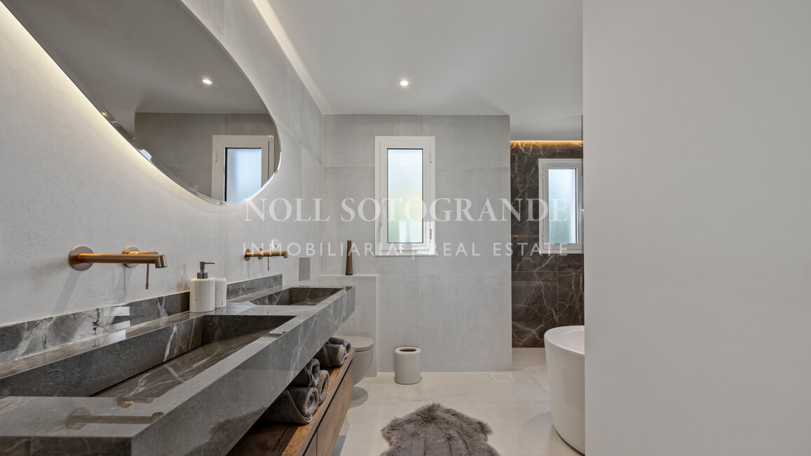 Apartamento en venta en Altos de La Quinta, Benahavis