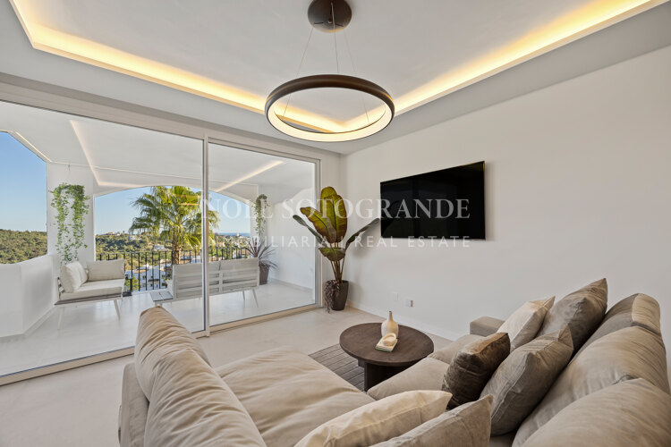 Apartamento en venta en Altos de La Quinta, Benahavis