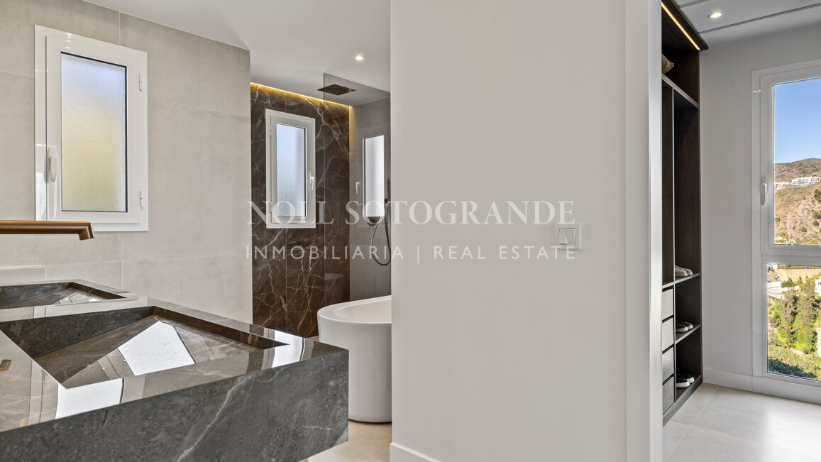 Apartamento en venta en Altos de La Quinta, Benahavis