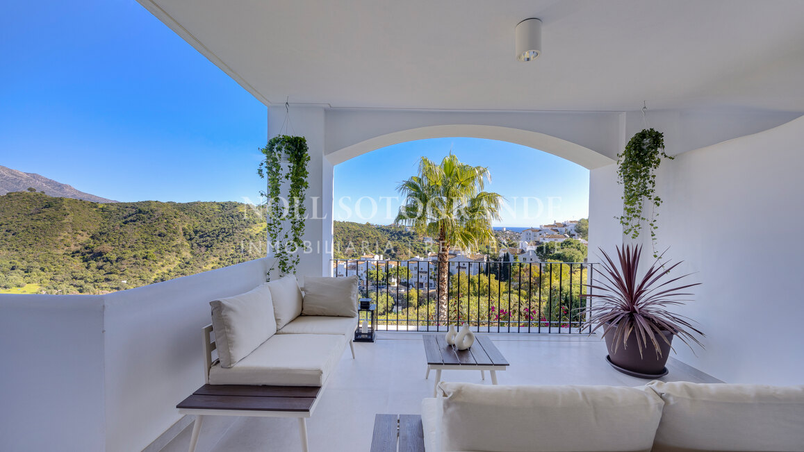 Apartamento en venta en Altos de La Quinta, Benahavis