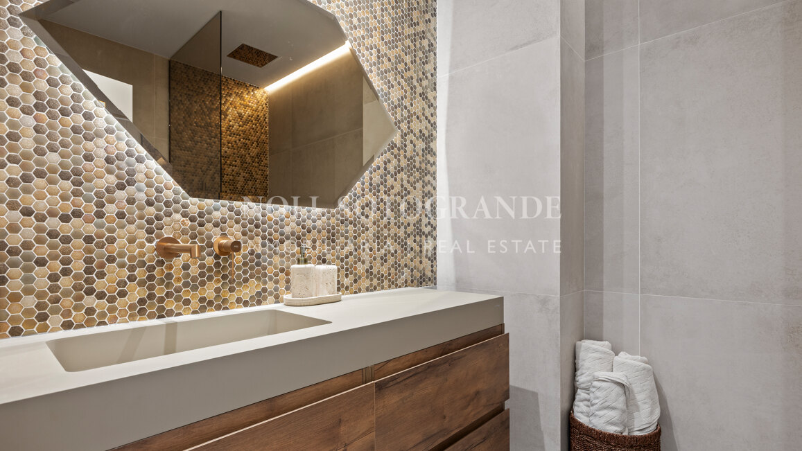 Apartamento en venta en Altos de La Quinta, Benahavis