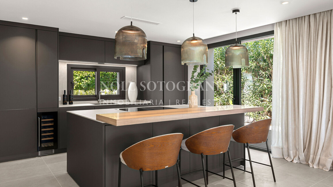 5-bed villa with sea views in Nueva Andalucia, Marbella