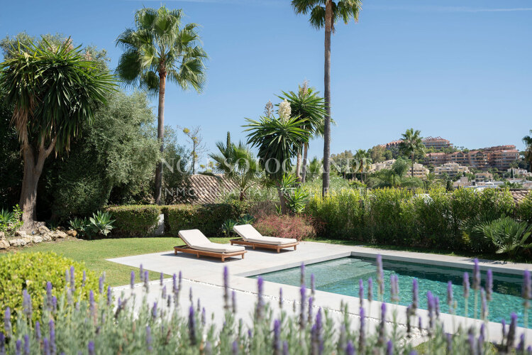 5-bed villa with sea views in Nueva Andalucia, Marbella