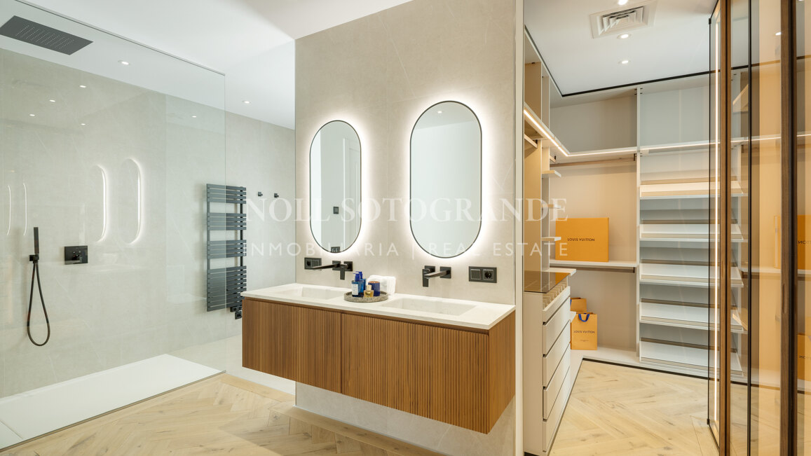 Villa zum Verkauf in El Herrojo, Benahavis