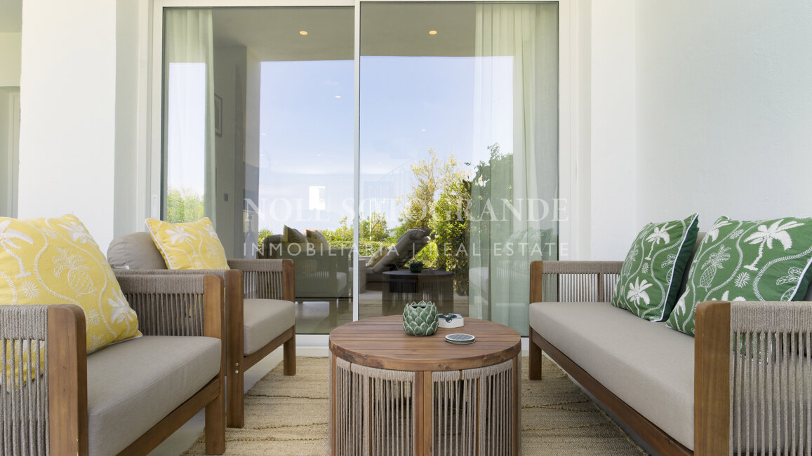 Casa adosada con solarium recién reformada en primera línea de golf en La Quinta