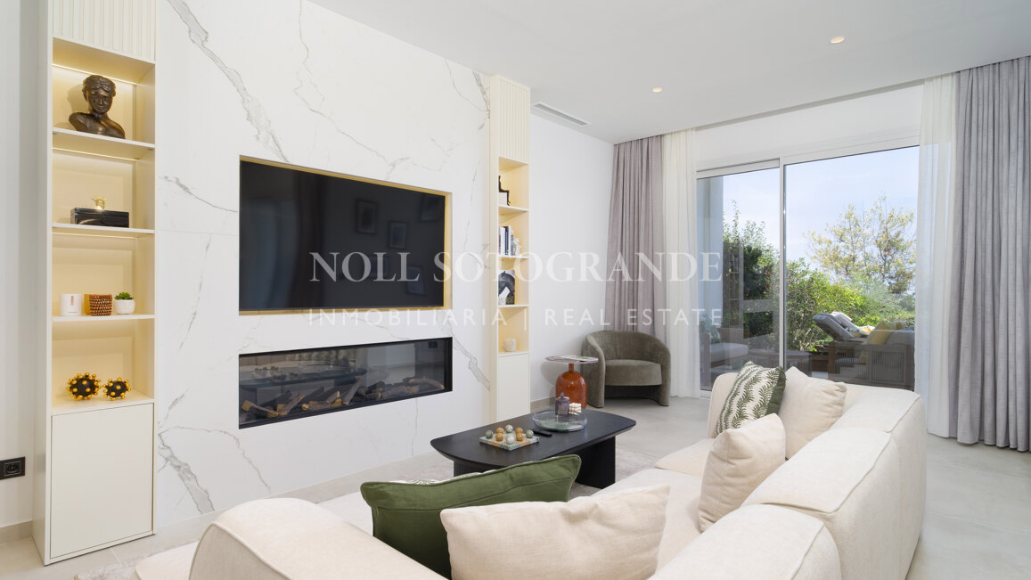 Casa adosada con solarium recién reformada en primera línea de golf en La Quinta