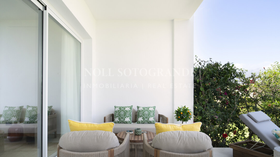 Casa adosada con solarium recién reformada en primera línea de golf en La Quinta