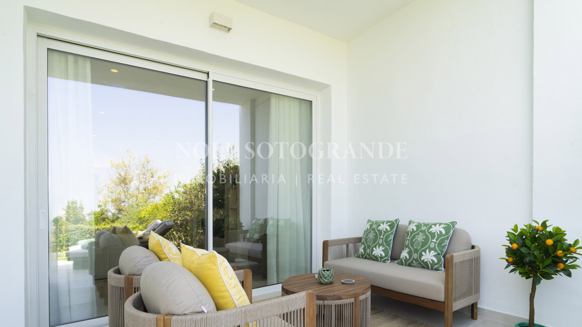 Casa adosada con solarium recién reformada en primera línea de golf en La Quinta