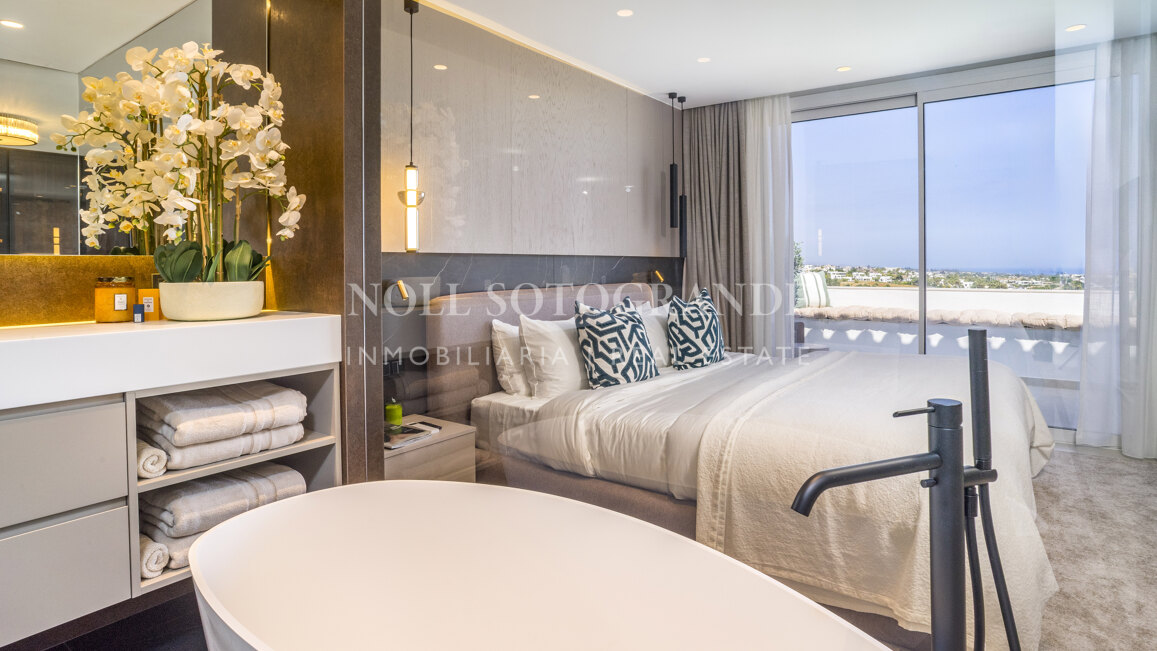 Casa adosada con solarium recién reformada en primera línea de golf en La Quinta