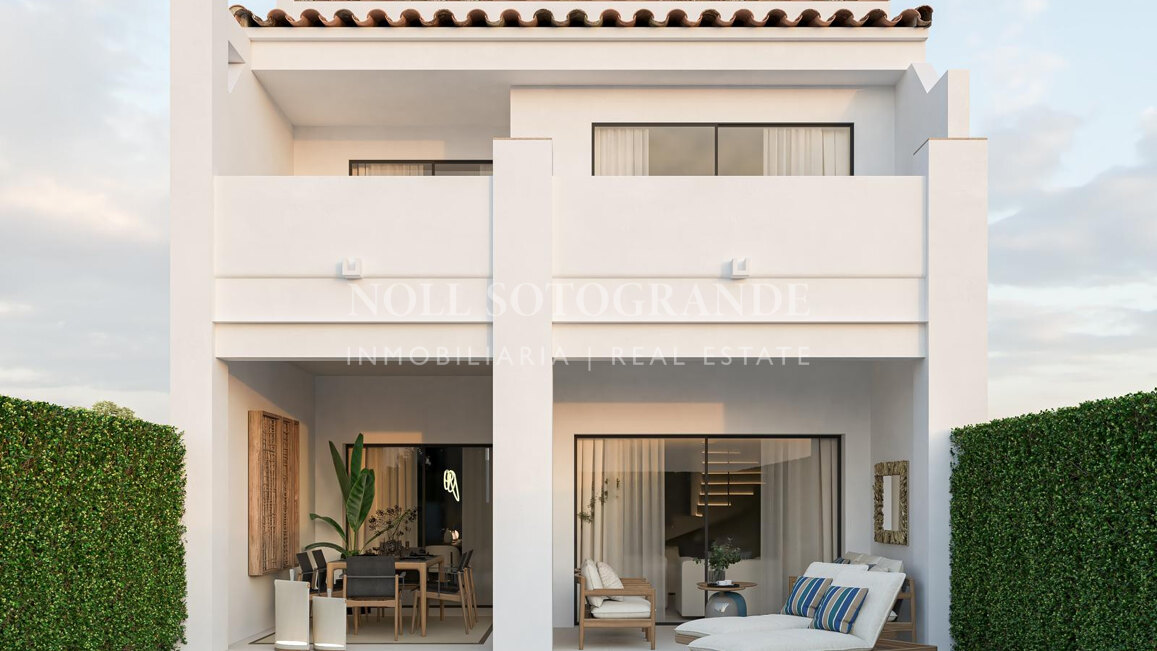 Stunning, refurbished frontline golf townhouse in La Quinta