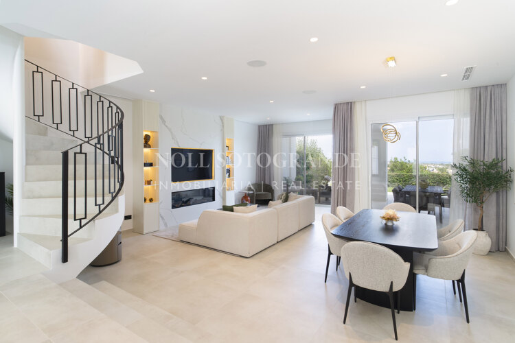 Totally refurbished frontline golf townhouse with solarium in La Quinta