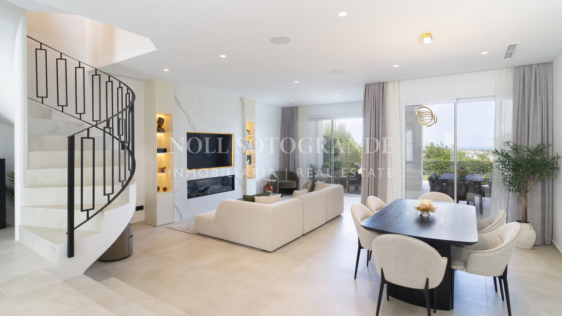 Casa adosada con solarium recién reformada en primera línea de golf en La Quinta