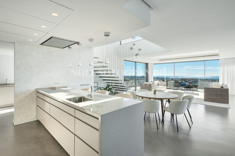 Villa en venta en El Herrojo, Benahavis