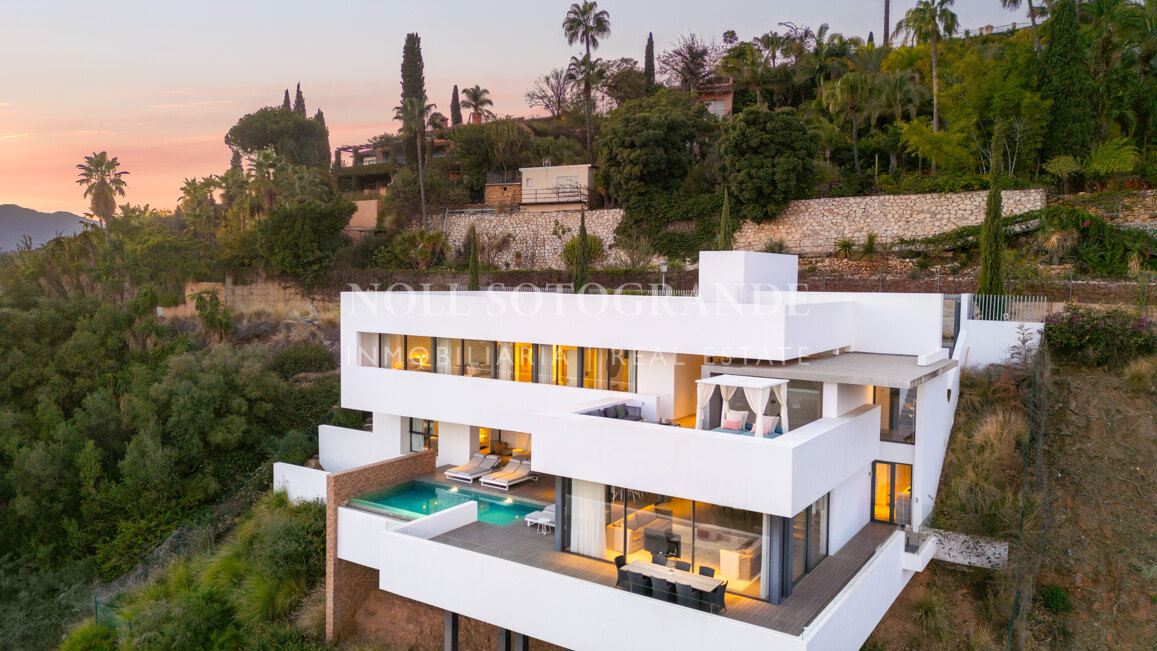 Villa zum Verkauf in El Herrojo, Benahavis