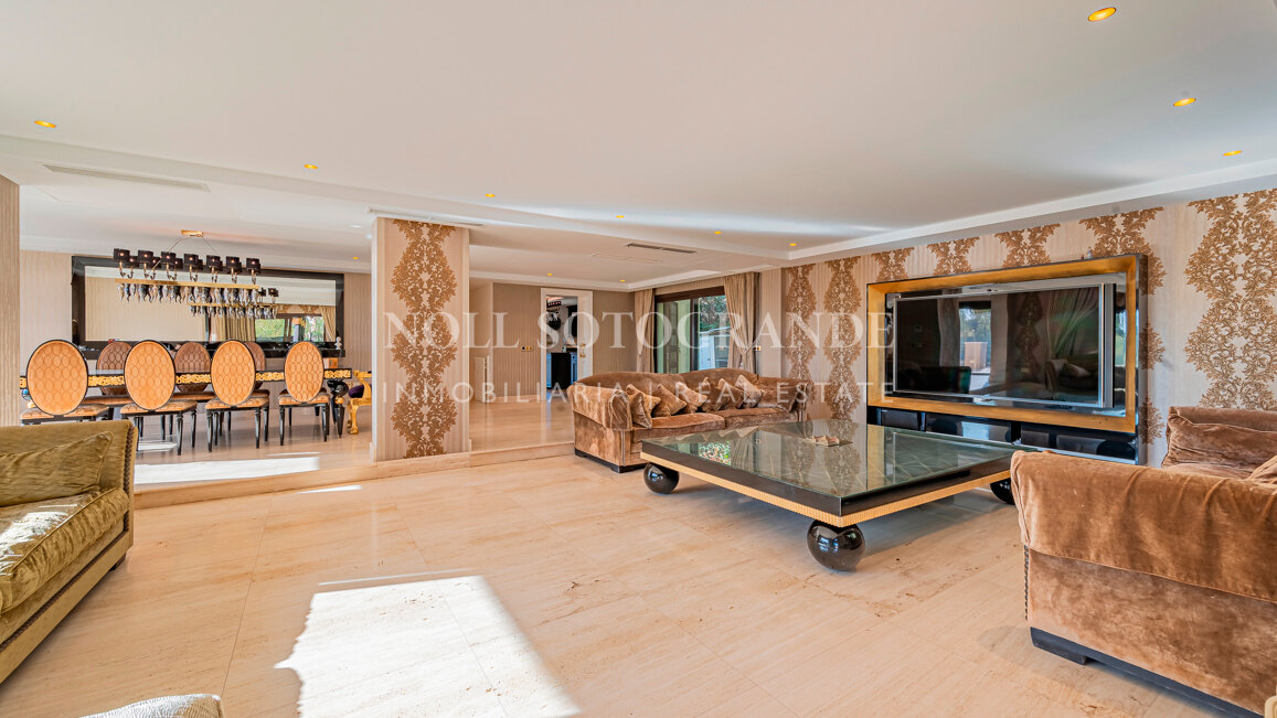 Villa zum Verkauf in El Herrojo, Benahavis